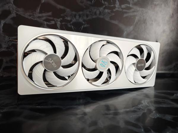 Обзор видеокарты Gigabyte GeForce RTX 5070 Aero OC: стиль и производительность