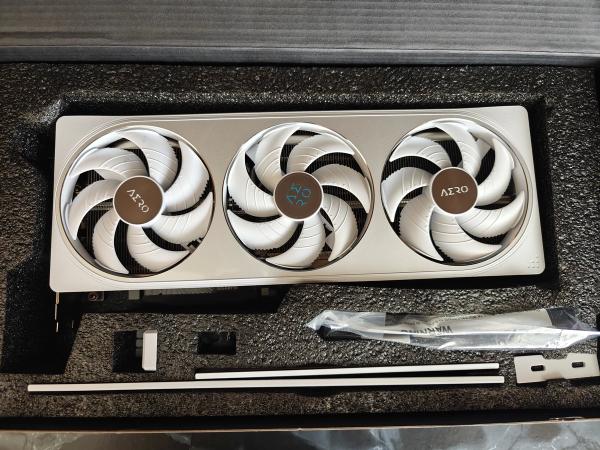 Обзор видеокарты Gigabyte GeForce RTX 5070 Aero OC: стиль и производительность