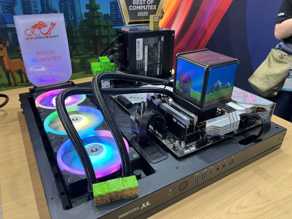 Thermaltake показала кулер для жидкого охлаждения с четырьмя экранами